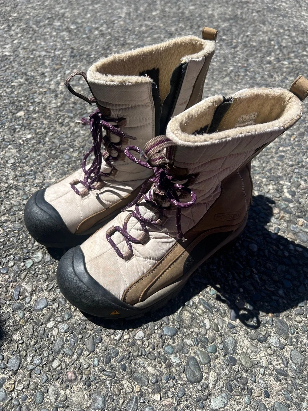 KEEN Women's Tan & Brown Winter Boots with Purple Laces size 8.5